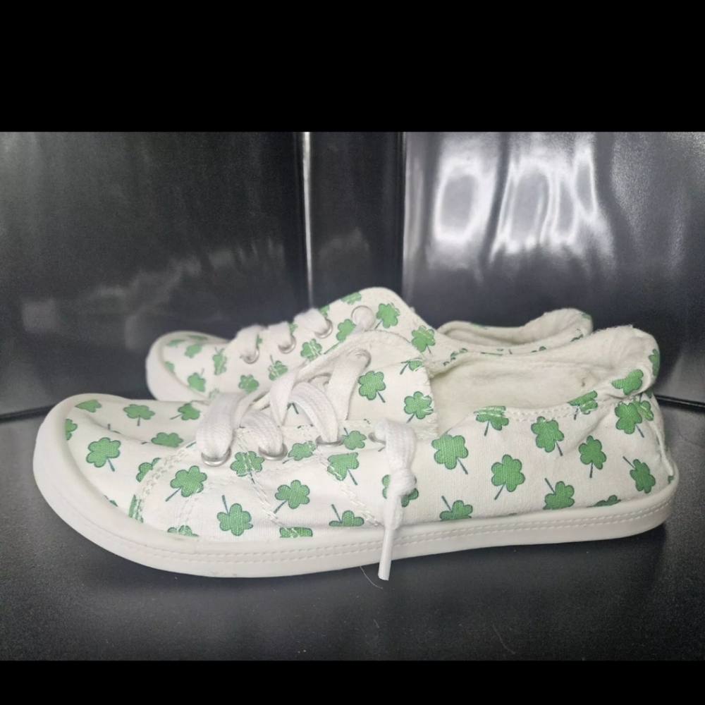 Isaac Mizrahi Reesa St. Patrick's Day  Shamrock Sneakers White Green Sz 6 NEW